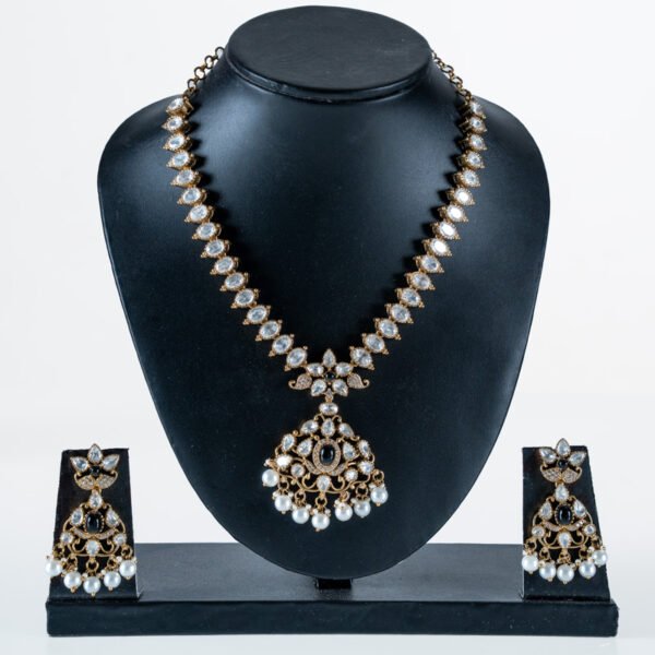 TT1003 Royal Victorian Necklace with Earrings.