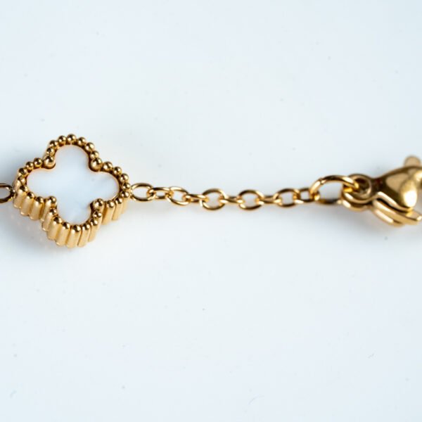 C1001 - Image 4