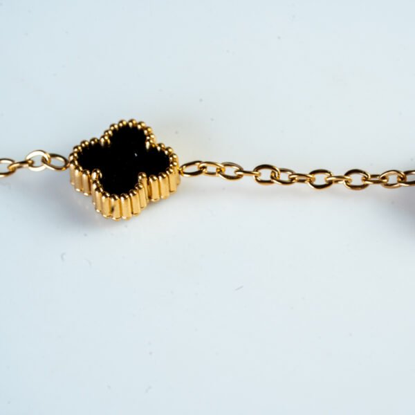C1002 - Image 3