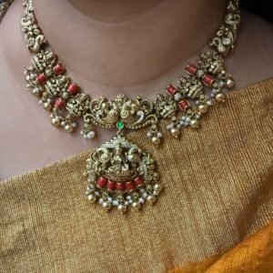 M1015 Antique premium-finish temple coral necklace with earrings