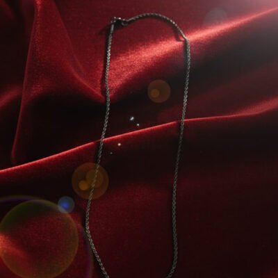 Minimalist Dark Oval Link Chain